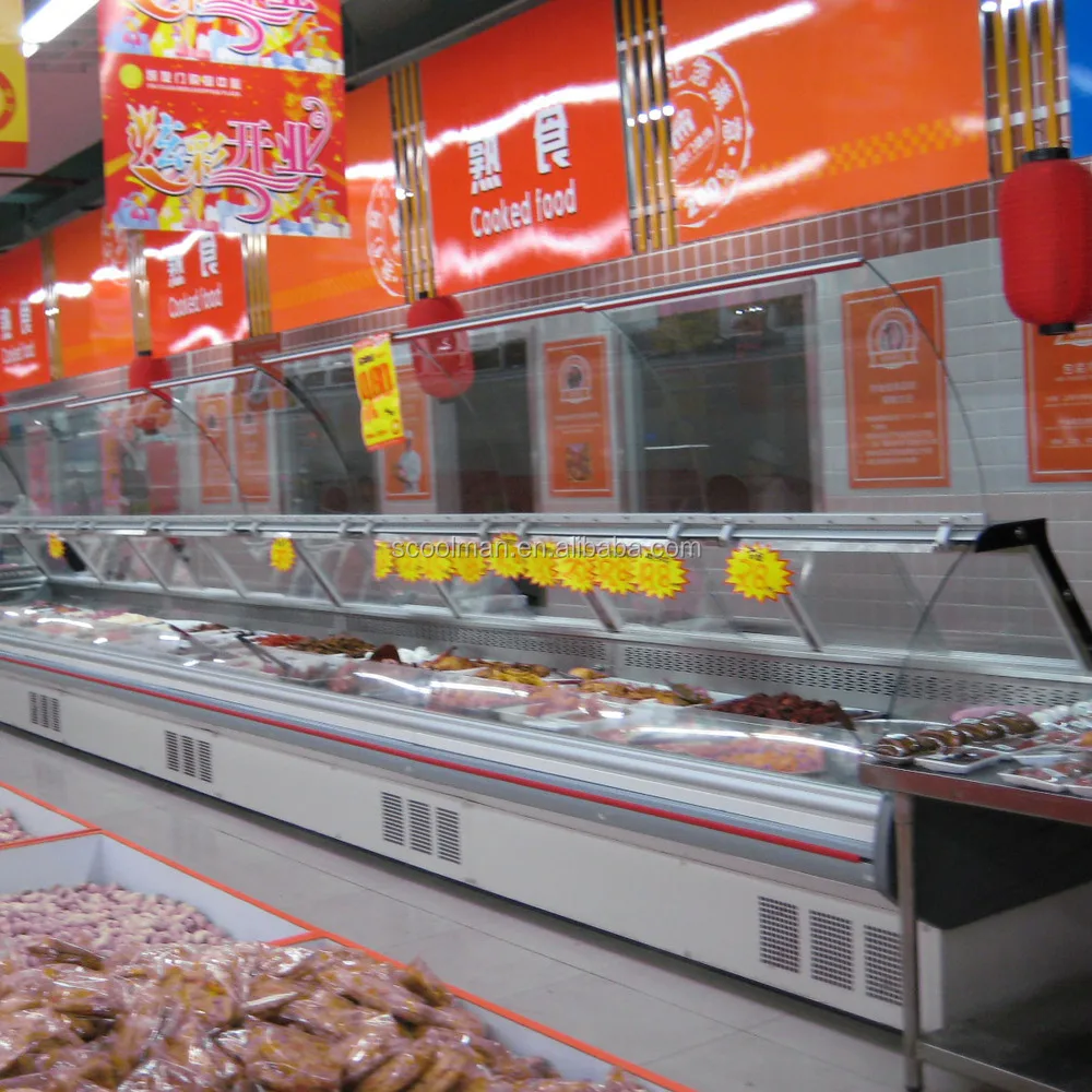 弯曲的玻璃前面打开熟食肉展示柜台