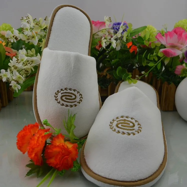 Embroidery Logo Luxury Velour Hotel Slippers In Eva Sole Closed Toe
