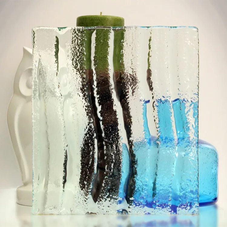 Рифленое стекло на лестнице. Литое стекло. Гофрированное стекло для дверей. Crystal универсальное стекло. Оргстекло с рельефом.