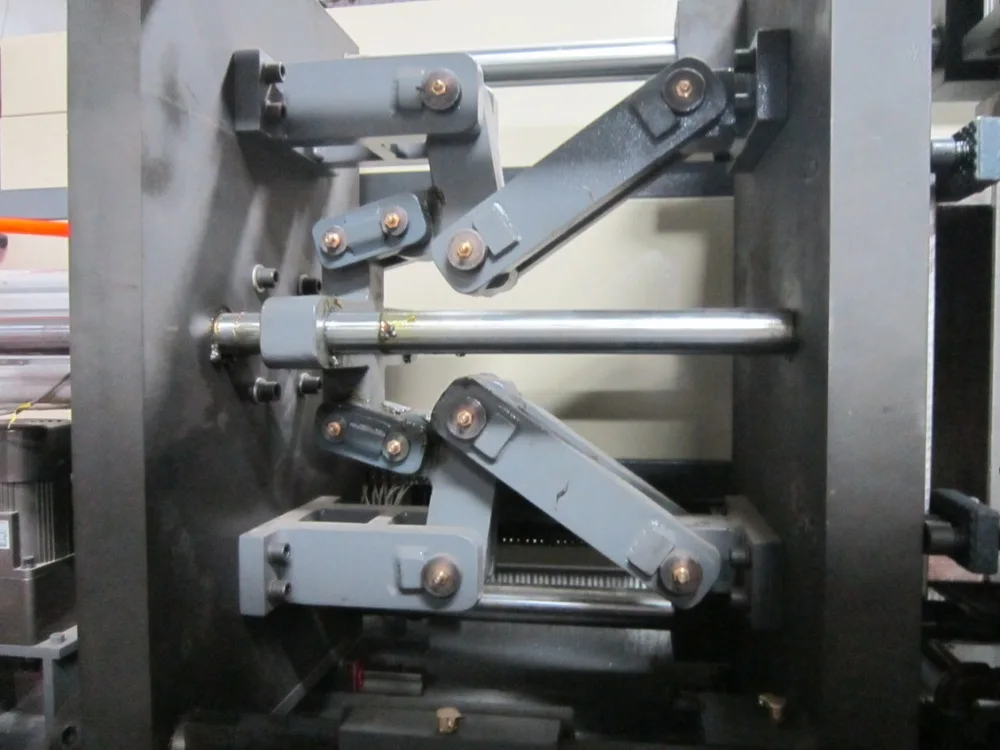 TNN-A2 full automatic blow molding machine-6.JPG