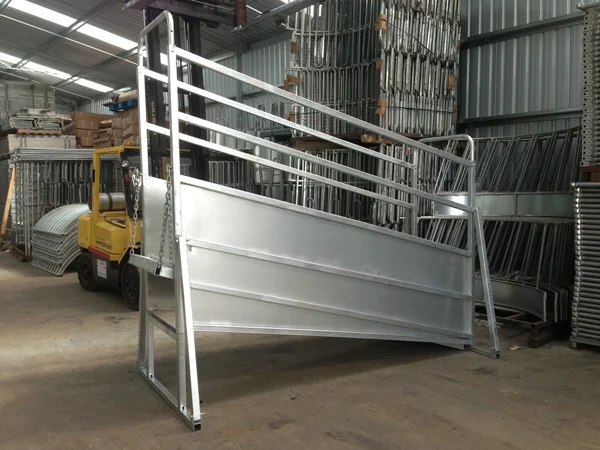 Top grade angle iron posts weld steel galvanized grassland fence corral sheep panels for China wholesale