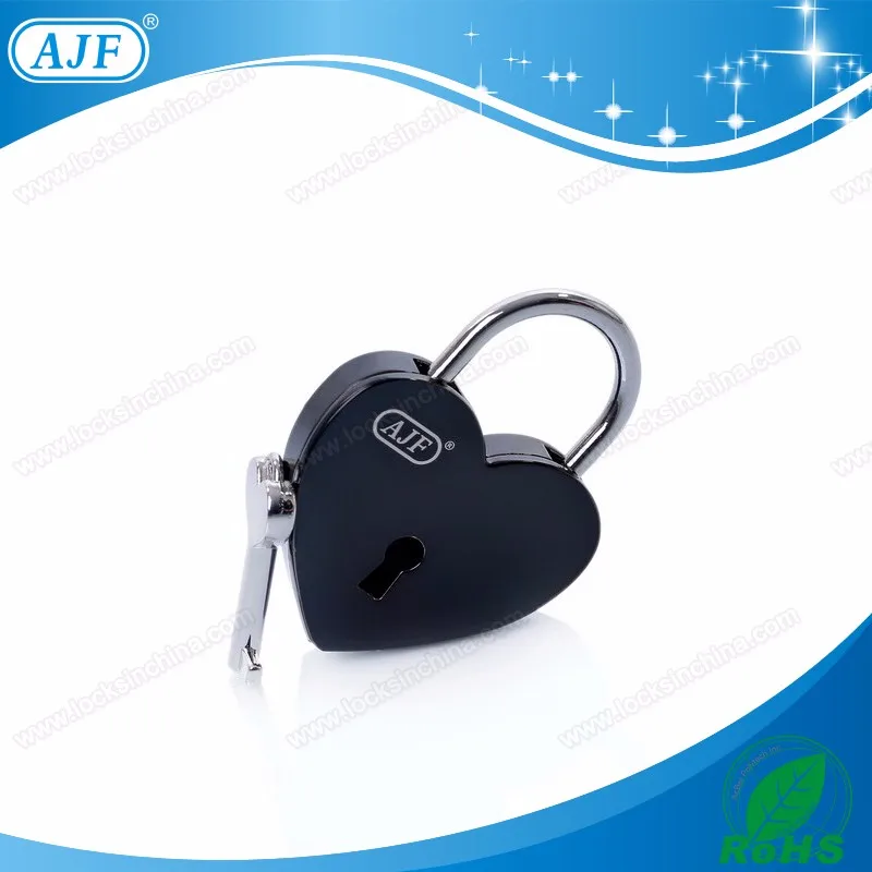 A01-025EBK shiny black love lock.jpg