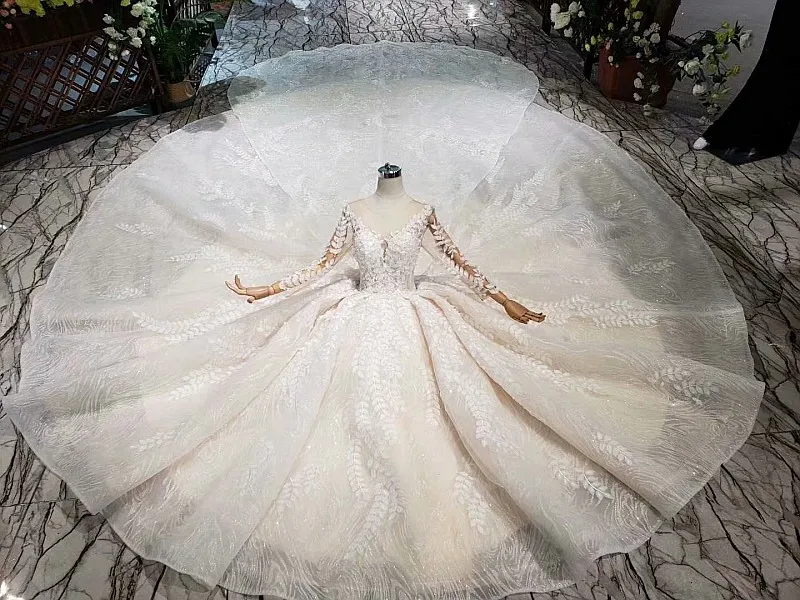 mermaid wedding gown with long train