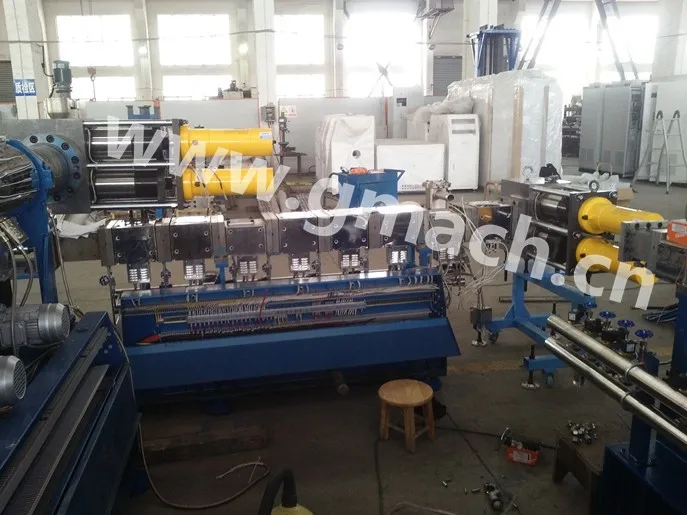 Continuous screen changer for plastic sheet and stretch film extrusion line