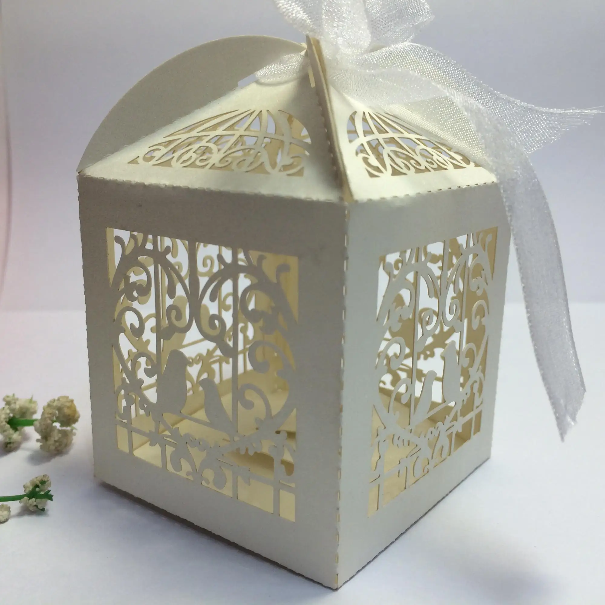 Wholesale Chinese New Luxury Wedding Favors Flower Candy Boxes Laser 