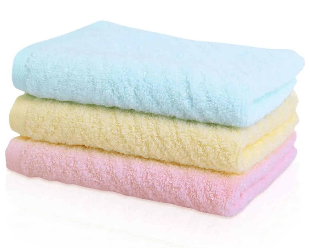 Куплю дешево полотенца. Стопка полотенец. Полотенце махровое. Сложенные полотенца. Полотенце махровое сложенные.