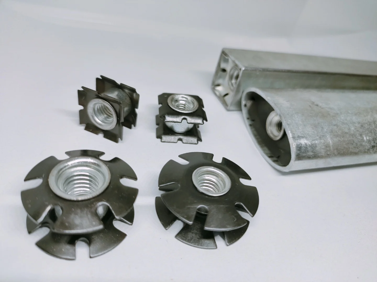 M6*16*10mm Star Nut Sunflower Nut Is Firmly Stuck In The Pipe And Not