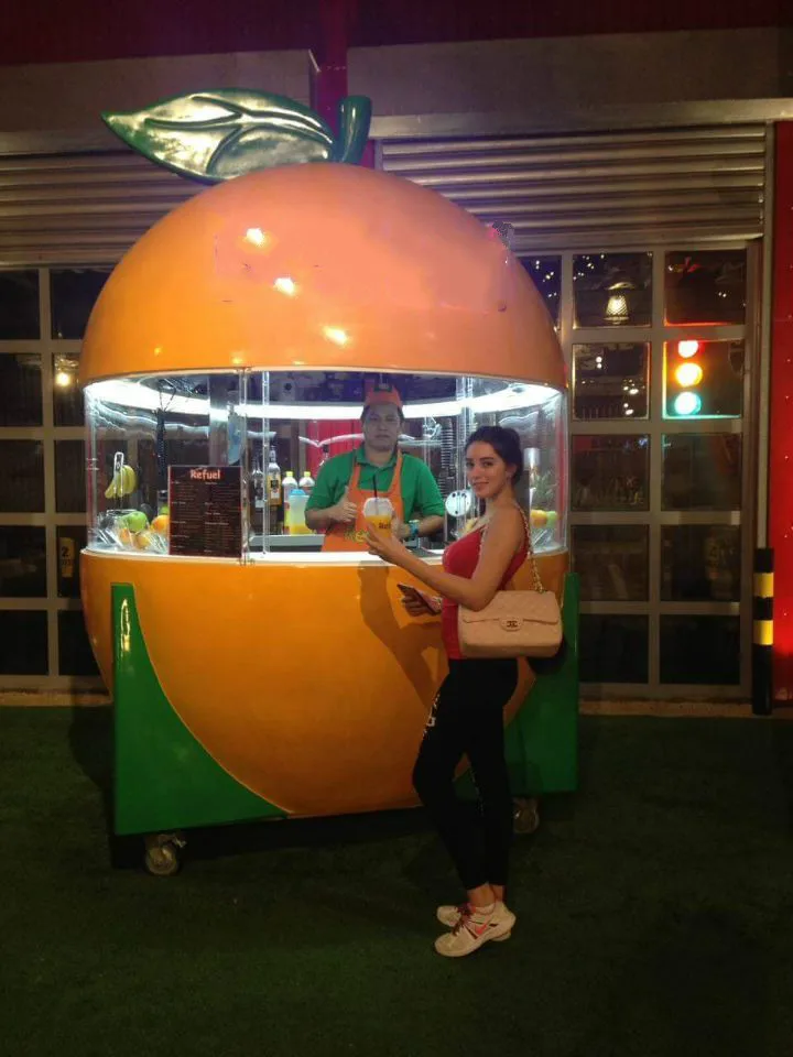 Fiberglass Street Food Kiosk Orange Shape Juice Bar Selling Orange ...