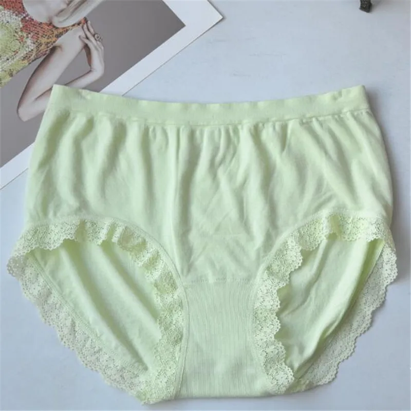 Young Lady Brief Soft Pure Cotton Underwear with Laces