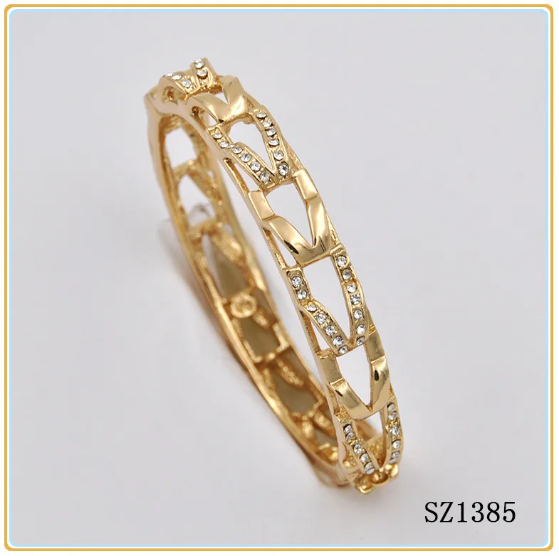 18k Gold Bangle Saudi Arabia Jewelry African Metal 18k Gold Bangle Saudi Arabia Jewelry African Metal