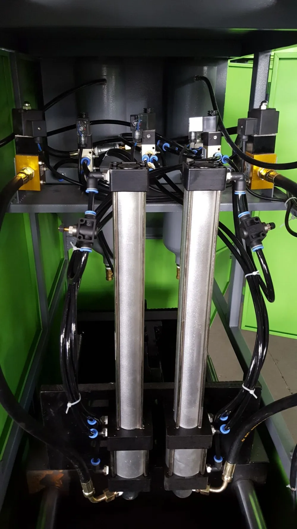 所有行业  机械设备  塑料与橡胶加工机器  拉伸吹瓶机  最终产品