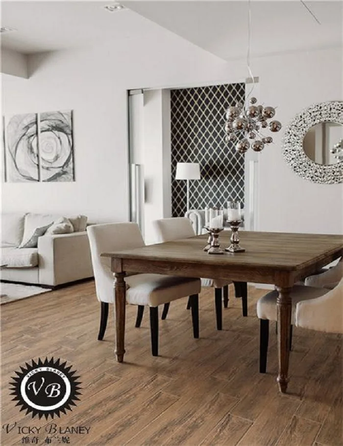 Grano de madera piso de baldosas de cerámica que se ve como la