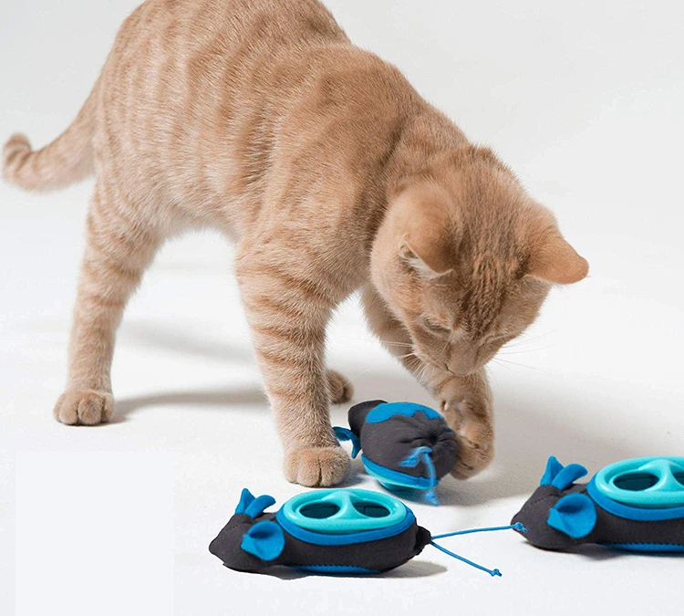 mouse shaped cat feeder