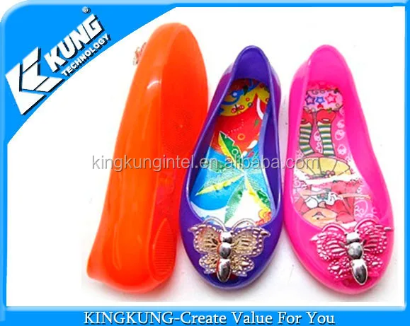 COACH FLIP-FLOP STYLE SANDALS SIZE 7B. JELLY/PLASTIC MATERIAL. BLACK AND WHITE IN COLOR WITH 