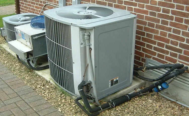 Air_conditioner_insulation_pipe.jpg