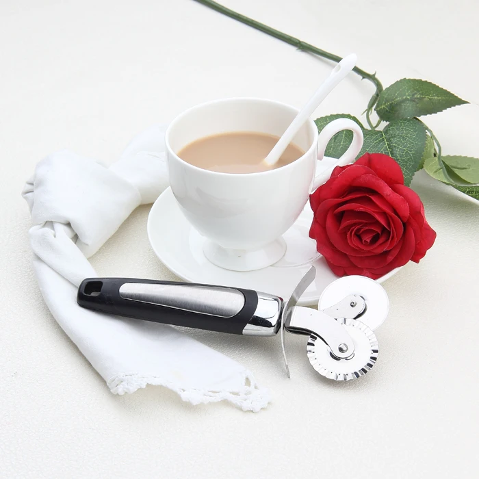 Wholesale Stainless Steel Pizza Cutter Wooden Handle