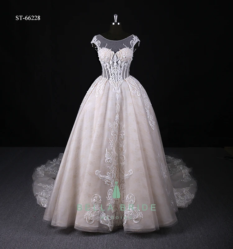 lace traditional wedding dress