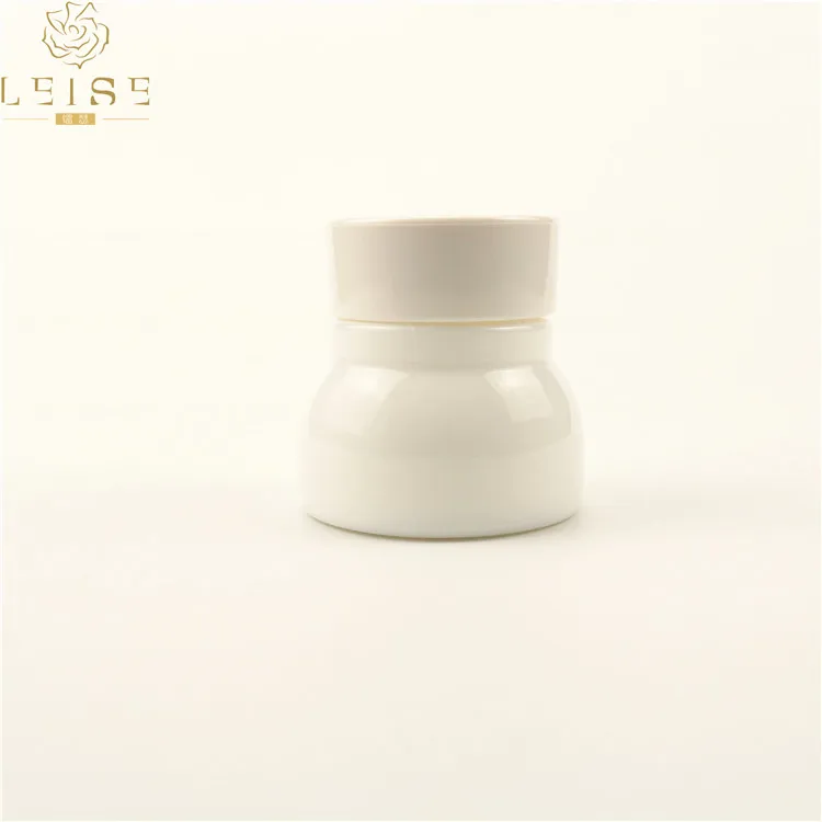 White porcelain jar15
