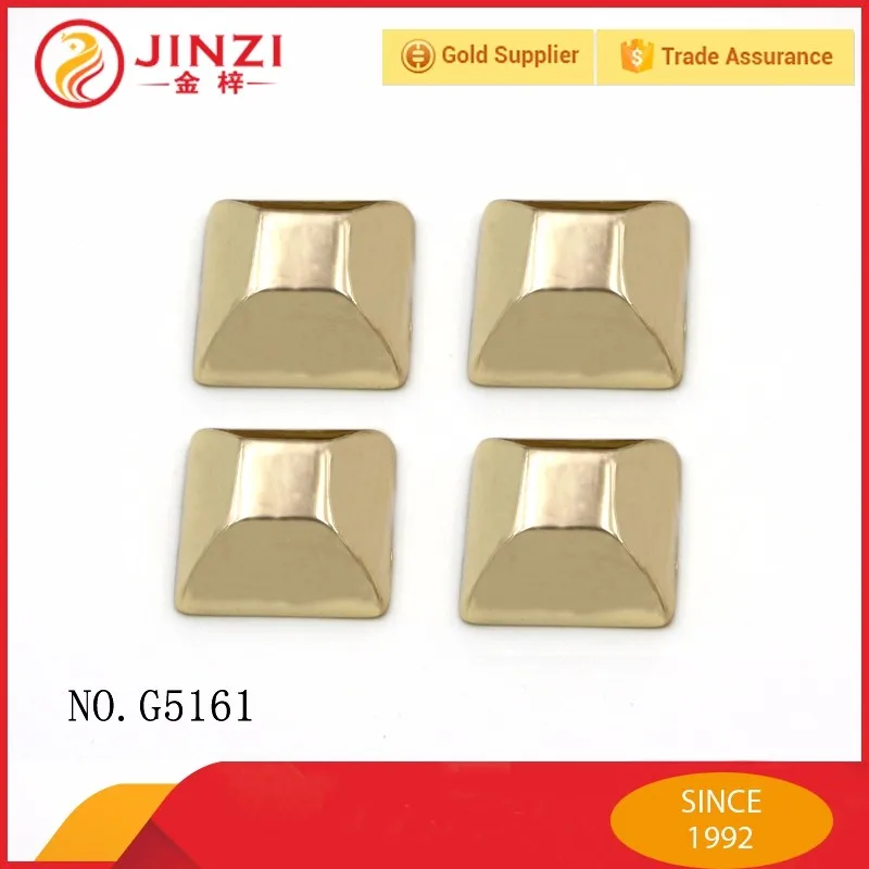 Various Type And Color Ecofriendly Material Zinc Alloy Pyramid Studs