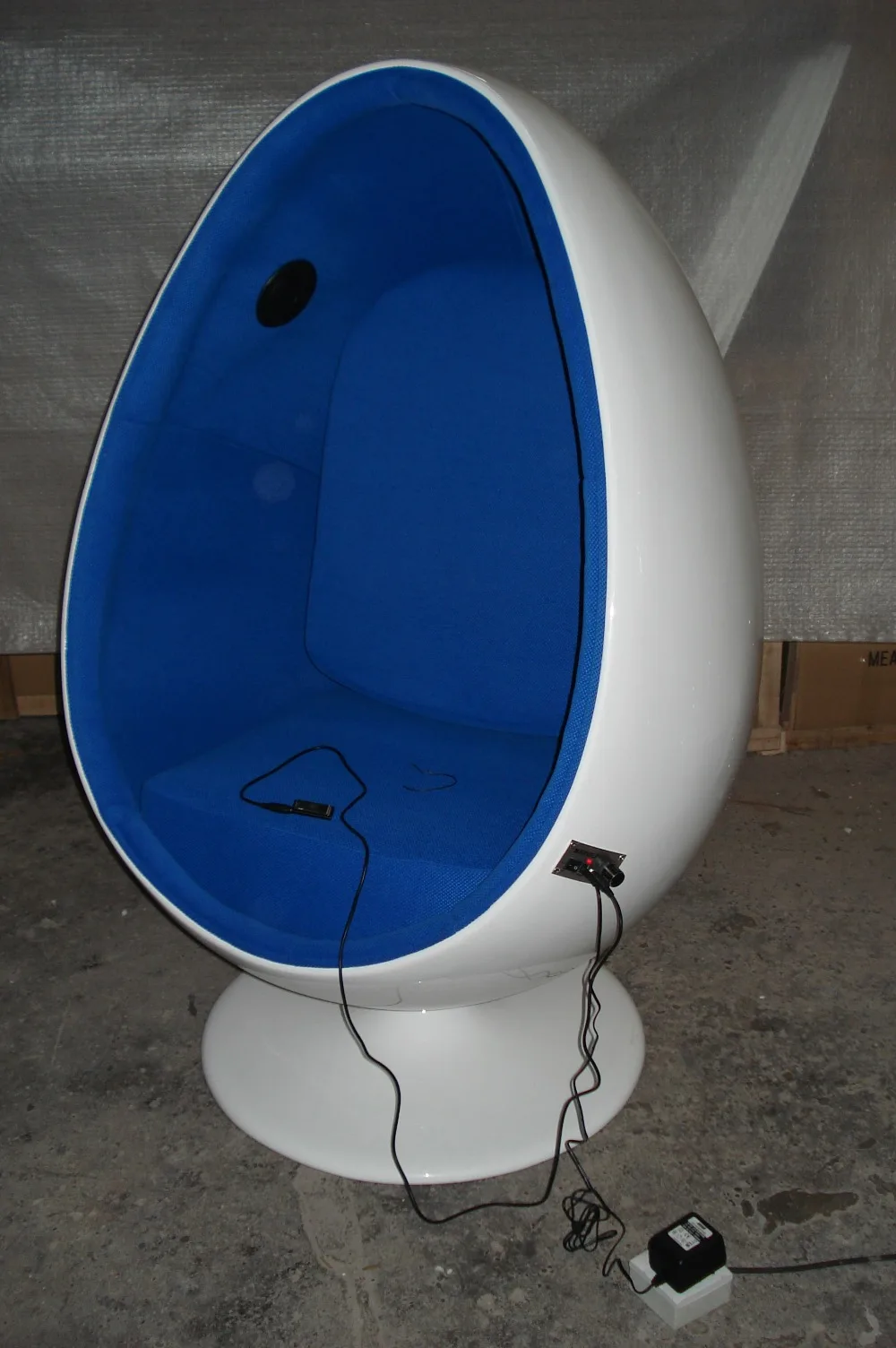 Egg Pod Chair With Speakers/white High Quality Fiberglass