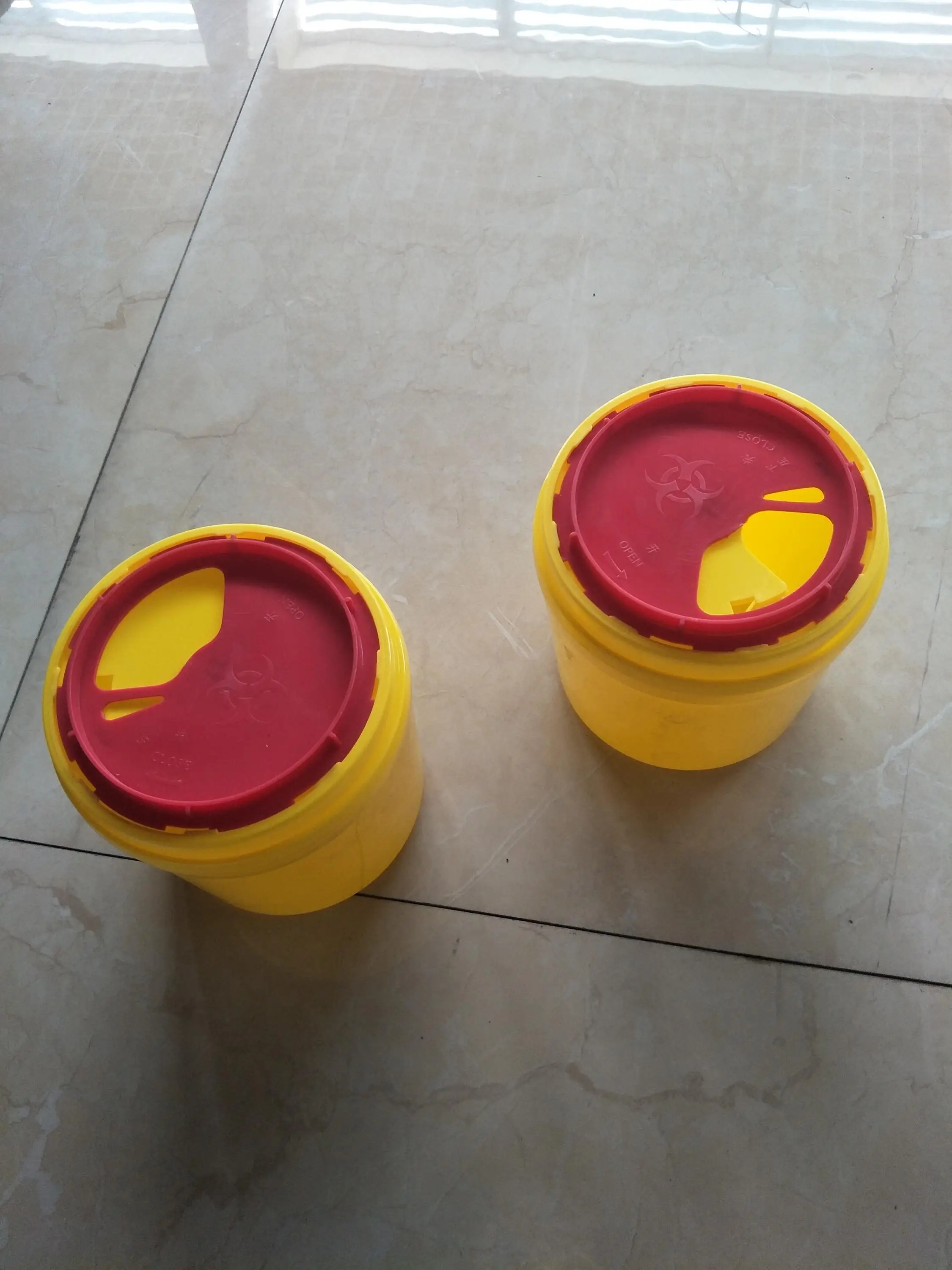 Hospital ABS plastic treatment trolley for emergency use with trash can