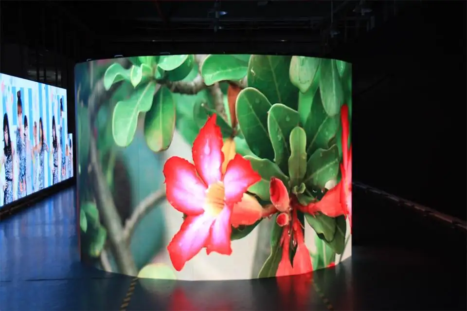 customized P4 indoor Curve Led Display Screen