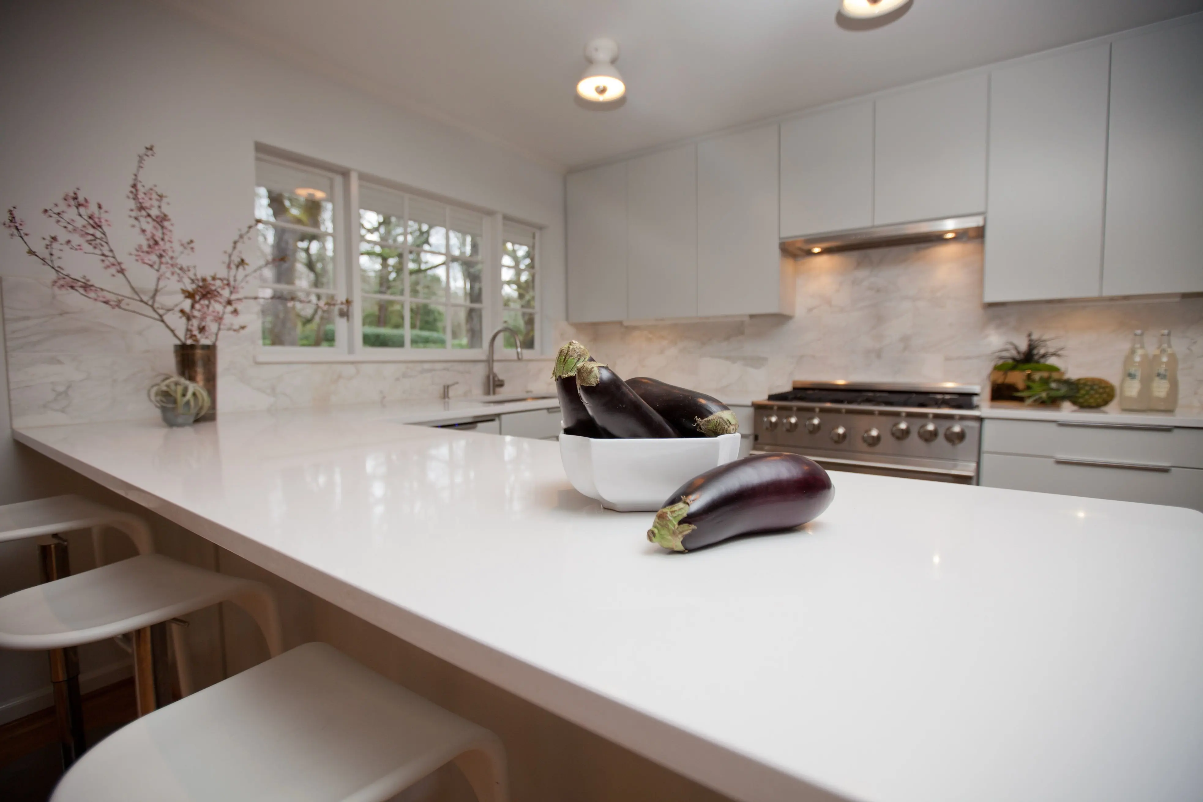 Absolute White Quartz Countertop Slabs Shiny Pure White Colorful