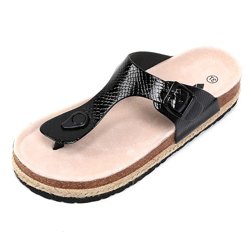 Las 13 chanclas con más estilo para la playa y piscina de este verano 2020  de firmas como Havaianas, Adidas y Birkenstock