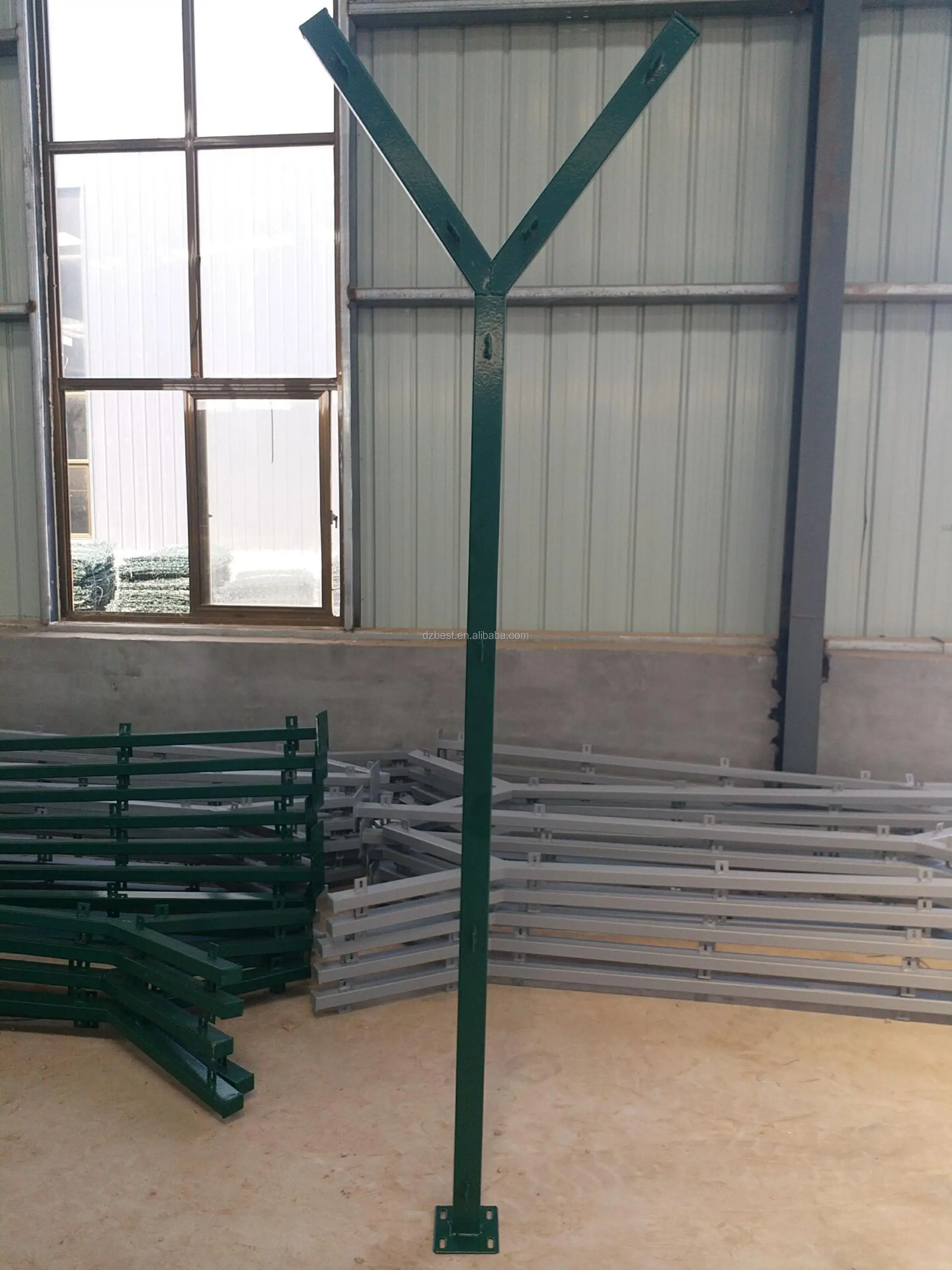 Горячий PVC высоты продажи 2.5m покрыл сваренную загородку аэропорта ячеистой сети
