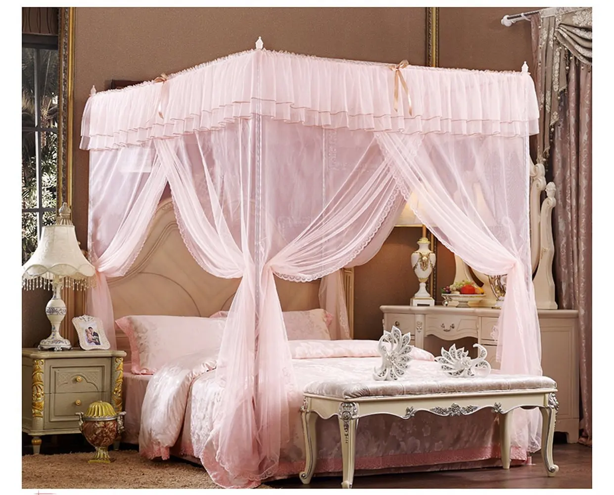 Балдахин на кроватку розовый
