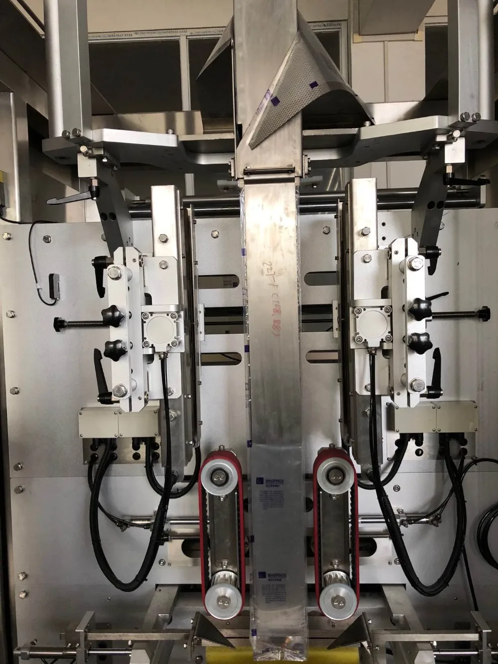 立式预制袋灌装封口机的机器零件