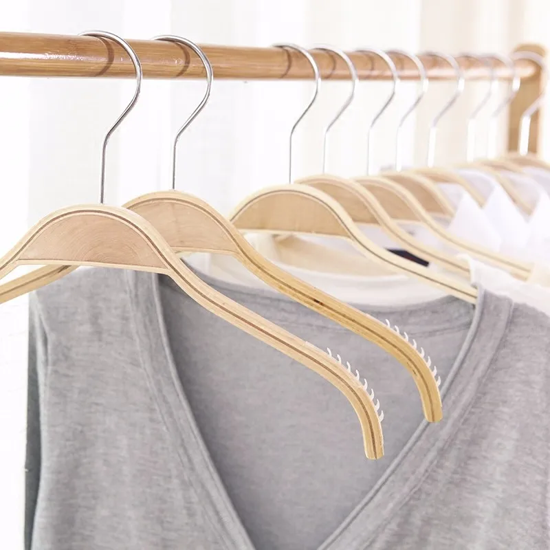 Inspring Laminated Wood Clothes Hangers With Non Slip Rubber Shoulder