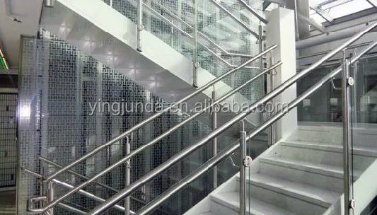 installation de garde-corps en verre sans cadre