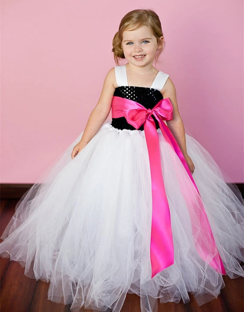 Latest kids dresses Faye is an exclusive designer girls clothing brand that lets you buy kids wear and baby girl dresses online. We pride ourselves in designing and providing uniquely beautiful and chic designer collection of dresses for little girls in India whilst making sure that comfort for your kid girl is given highest priority.