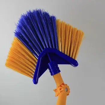 extendable cleaning brush