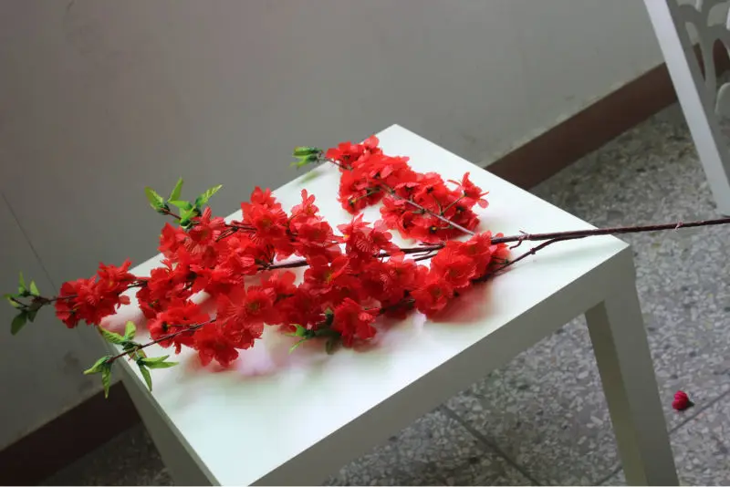 fake red flowers