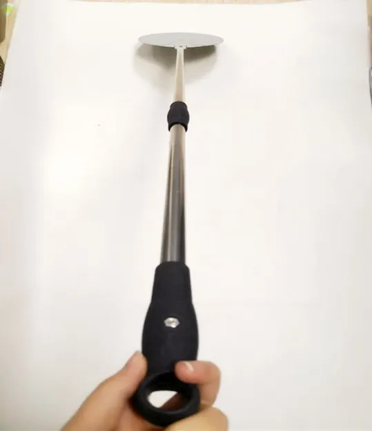 turning pizza peel 1.jpg