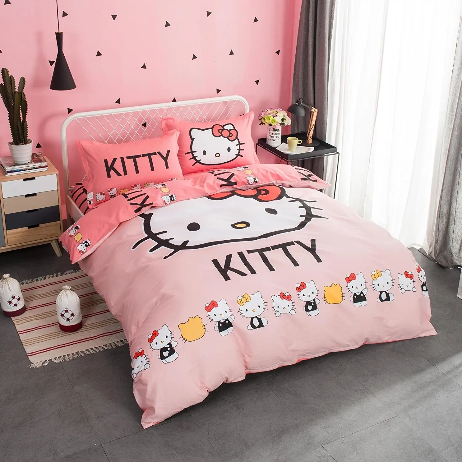 кровать с hello kitty