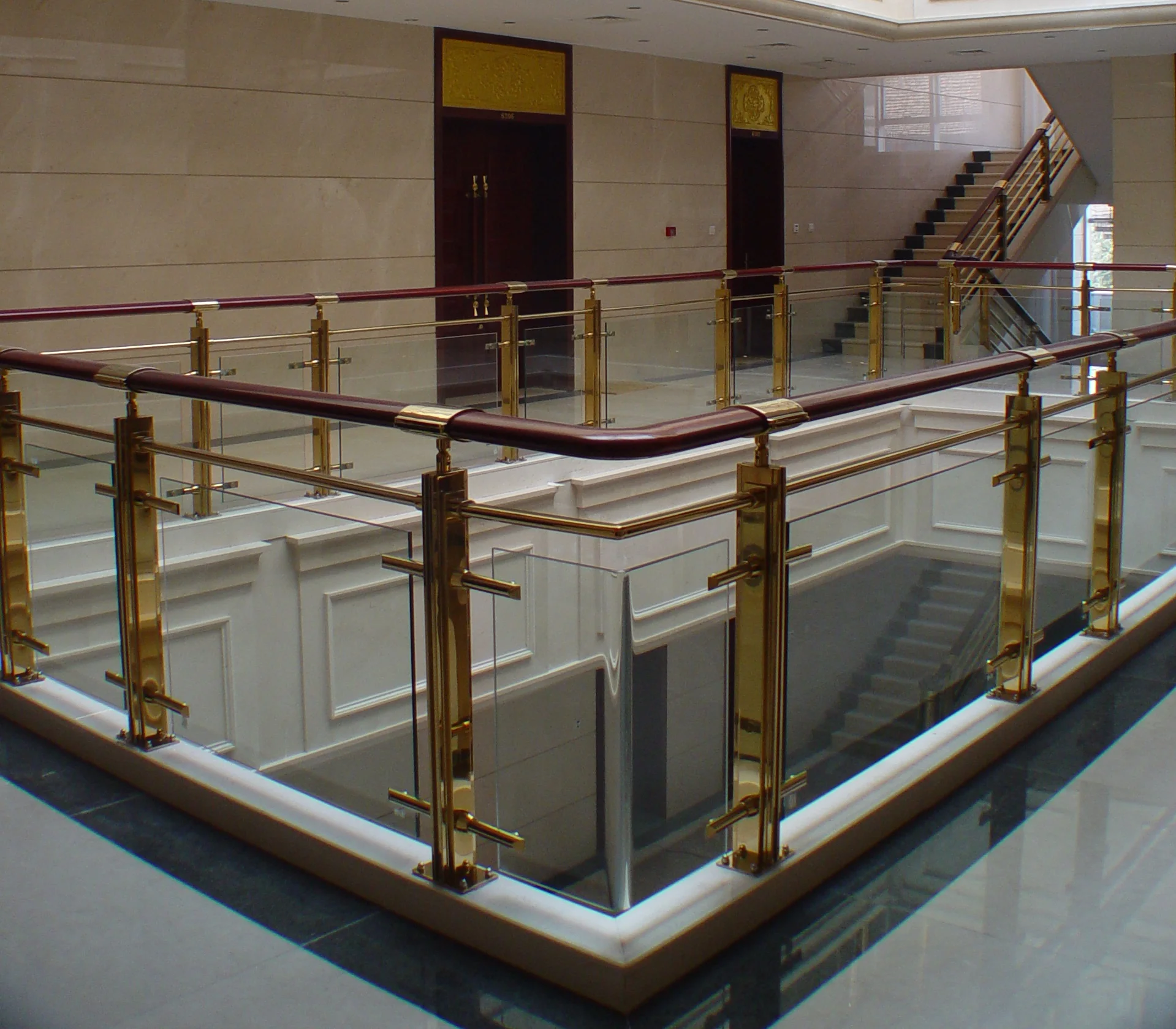 Luxury Gold Aluminum Interior Tempered Glass Stair Railing Curve Glass