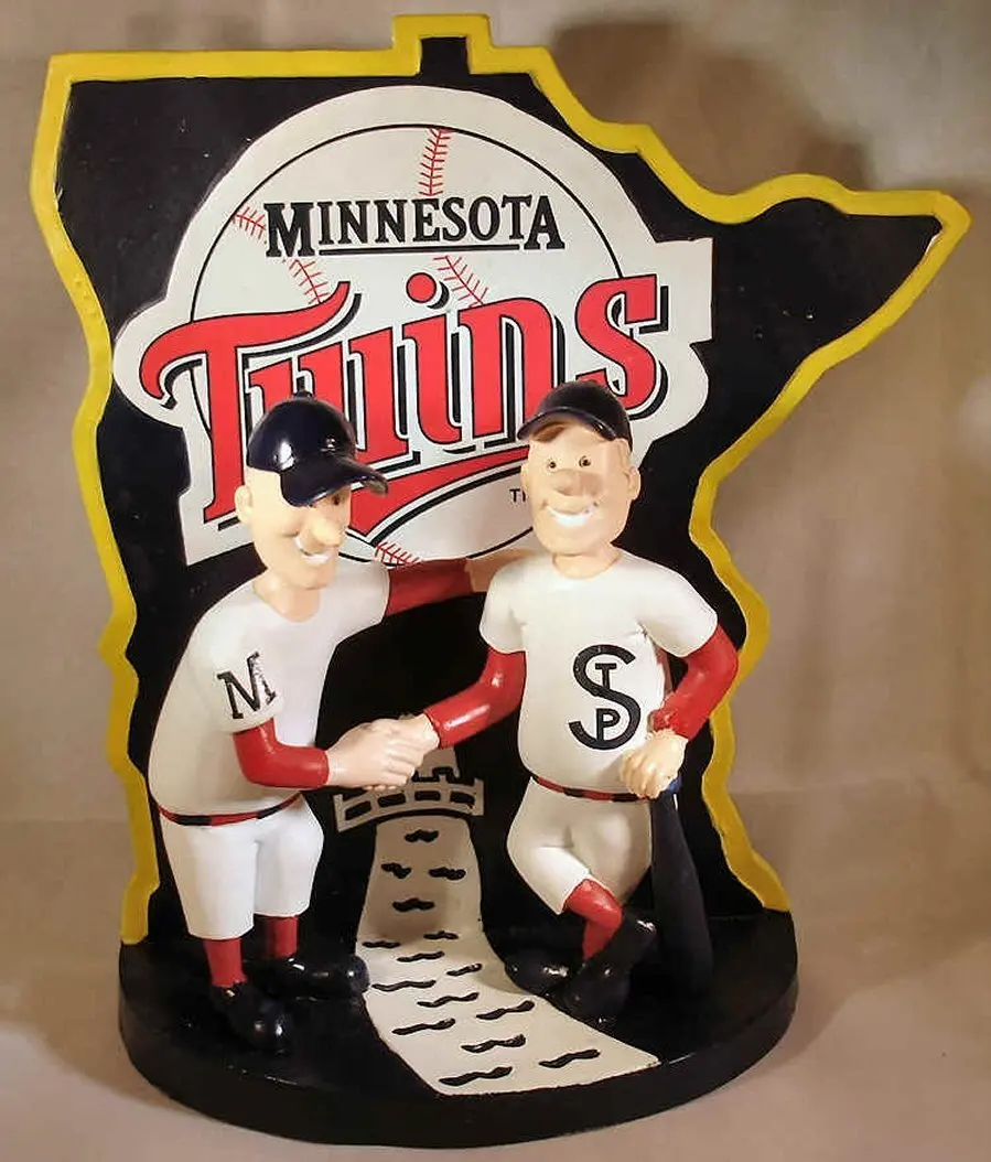 Buy Minnie & Paul Minnesota Twins Deluxe Bobblehead Figurine (Bobble Limited to 504 pieces) 2