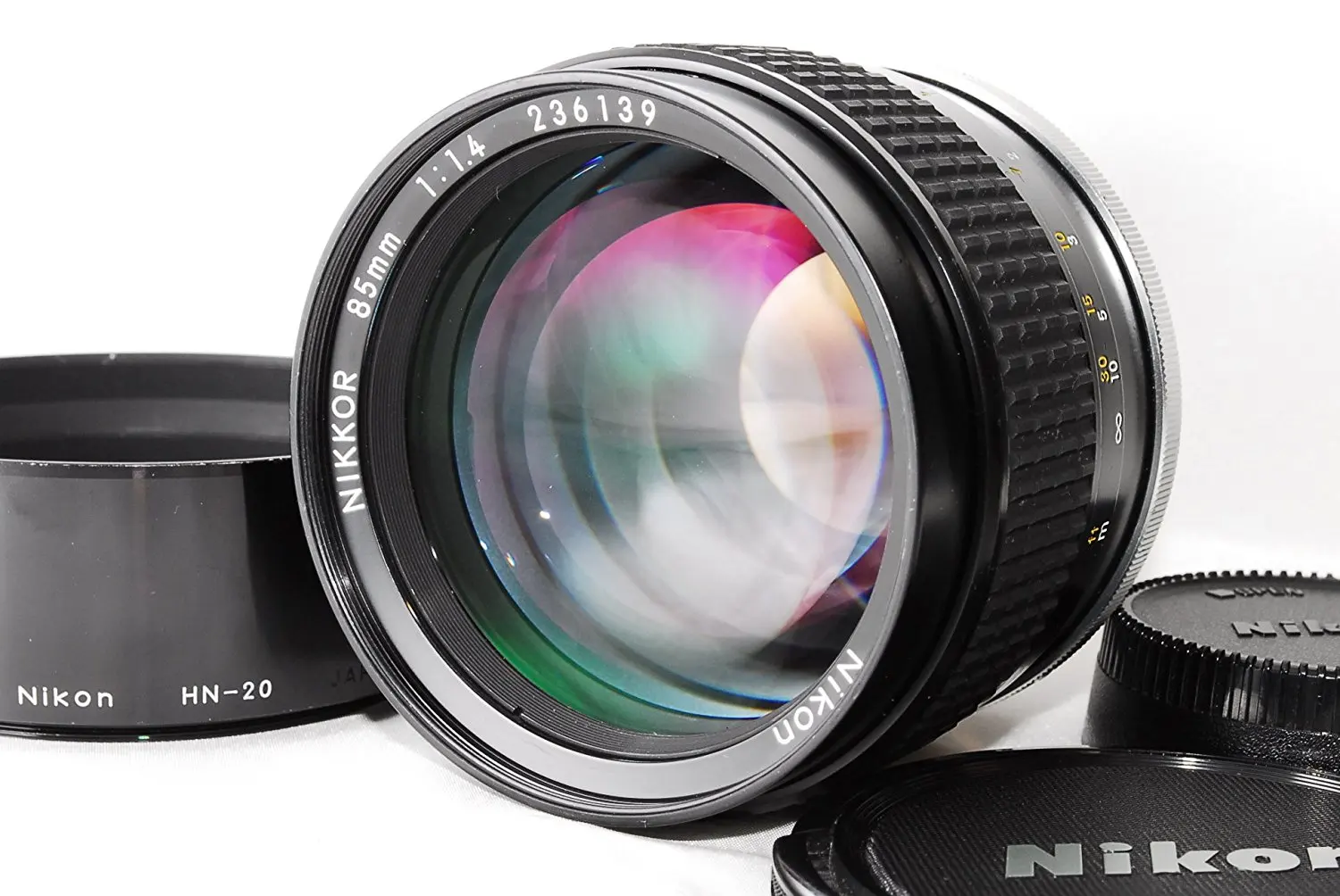 DURAGADGET Slim 77mm UV Filter Lens Protector for Nikon 70-200mm f//2.8G ED-IF AF-S VR Zoom-Nikkor