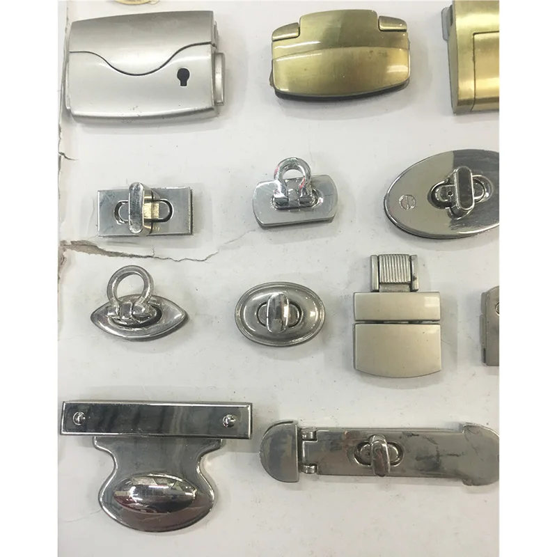 metal twist lock for handbag/purse.JPG