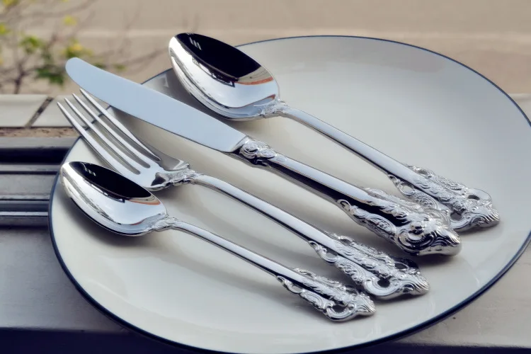 Wholesale Stainless Steel European Palace Design Gold And Silver Cutlery Set Metal Fork Knives And Spoon Gift Flatware