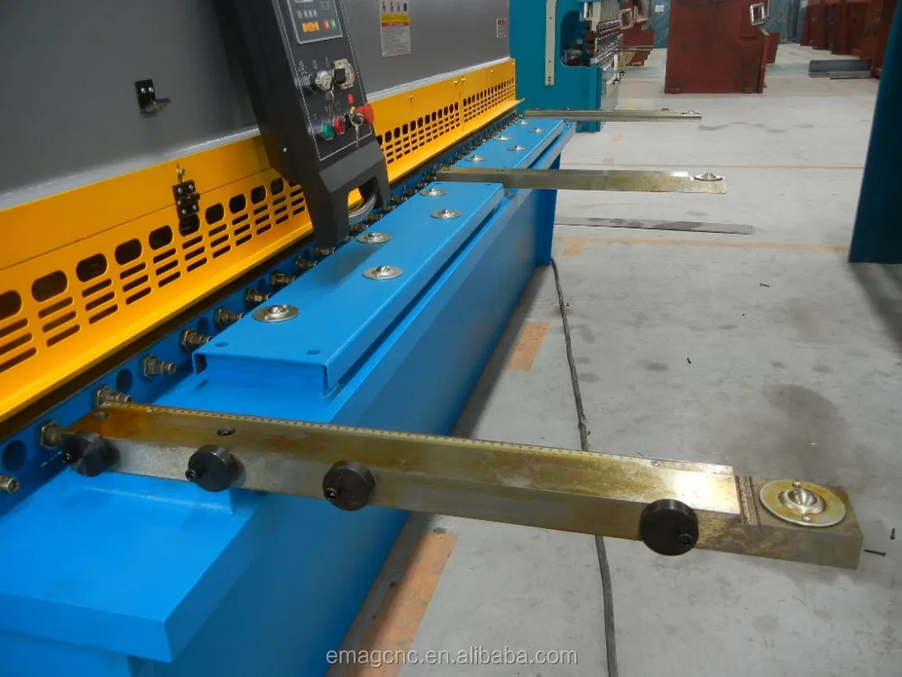 5 Workbench of Hydraulic Shearing  Machine.JPG