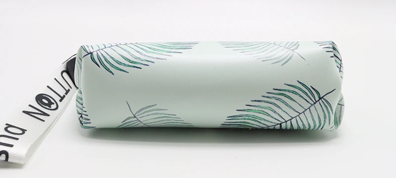 green cosmetic bag5.JPG