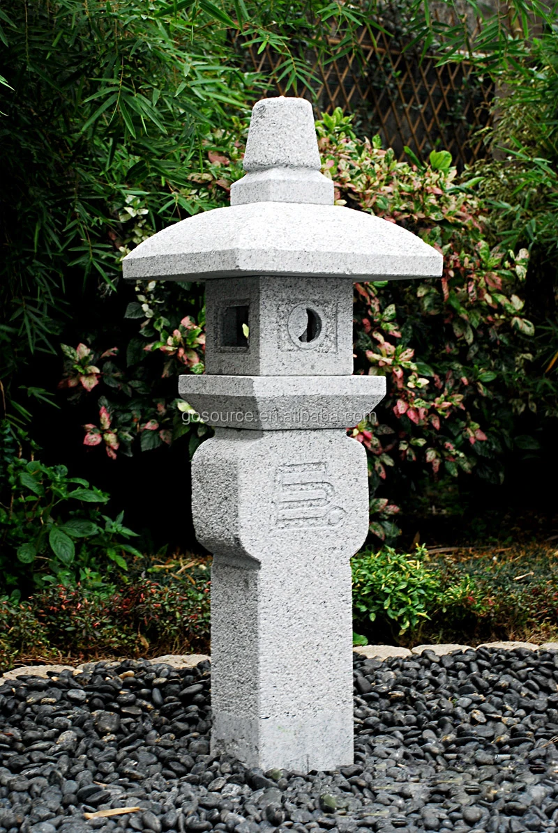 Японский садовый фонарь. Фонарь Орибе Торо. Фонарь Юкими Торо. Японский каменный фонарь озибе. Фонарь Торо каменный.