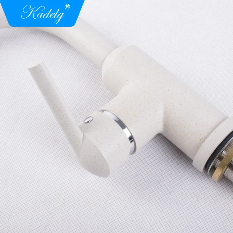 New Arrivals Single Handle Brass Pull Out Kitchen Faucet