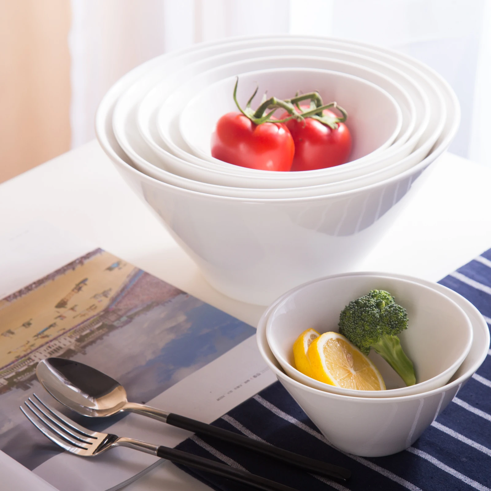 Korean and Japanese Style Horn Shaped Ceramic Soup Bowl Noodle Bowl