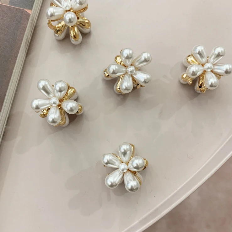 Fashion Women New Design Girls Hair Accessories Metal Gold Flower Pearl Hair Clip Mini Hair Claw For Women