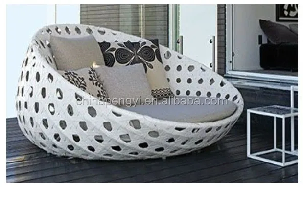 round rattan outdoor bed outdoor swing.jpg